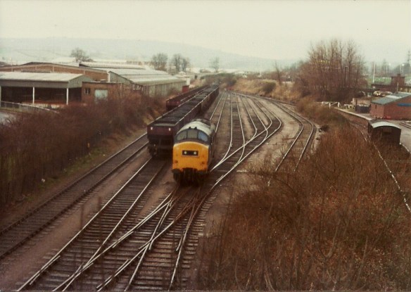 37302 is running round the loaded 21t hoppers, the empties are ready for the return trip, 11:2:80