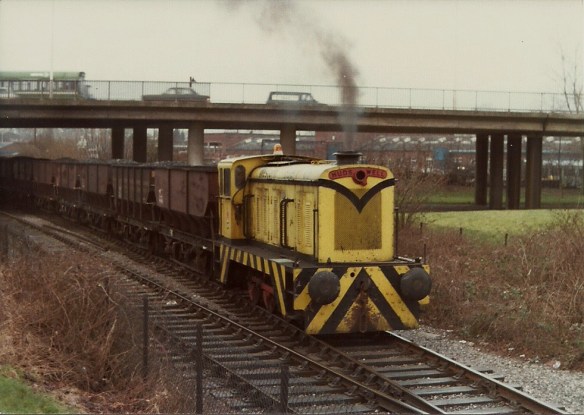 The Western Fuel Company Hudswell pilot (ex PBA No. D1171) takes the loaded hoppers to Wapping Wharf, 11:2:80.
